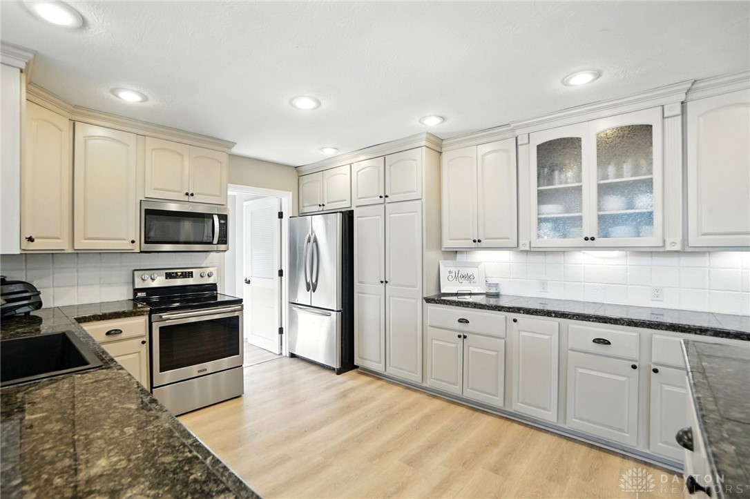 Oregonia, Ohio 45054, United States, 3 Bedrooms Bedrooms, ,3 BathroomsBathrooms,Residential,Pending,198360