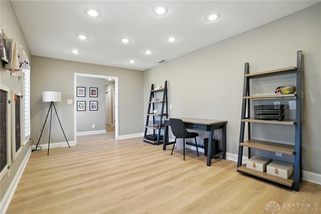 Oregonia, Ohio 45054, United States, 3 Bedrooms Bedrooms, ,3 BathroomsBathrooms,Residential,Pending,198360