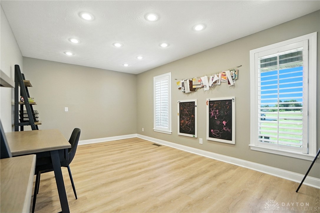 Oregonia, Ohio 45054, United States, 3 Bedrooms Bedrooms, ,3 BathroomsBathrooms,Residential,Pending,198360