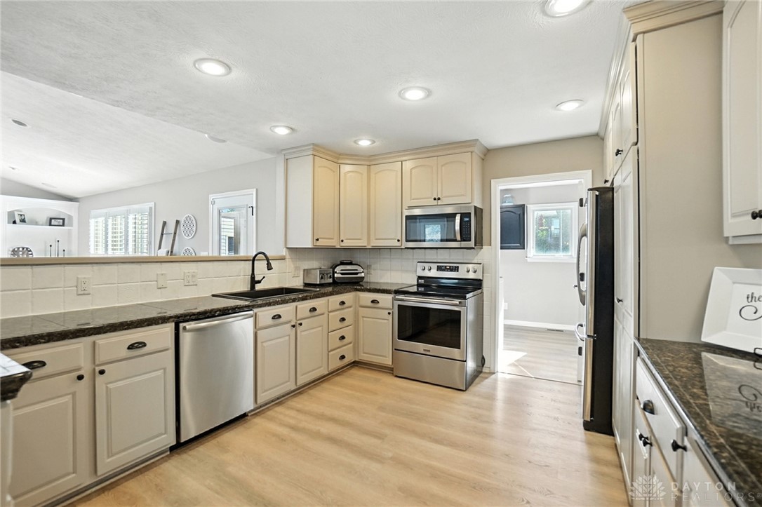 Oregonia, Ohio 45054, United States, 3 Bedrooms Bedrooms, ,3 BathroomsBathrooms,Residential,Pending,198360