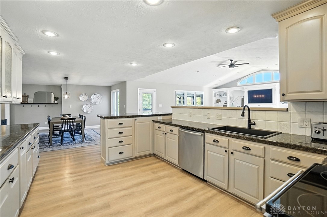 Oregonia, Ohio 45054, United States, 3 Bedrooms Bedrooms, ,3 BathroomsBathrooms,Residential,Pending,198360