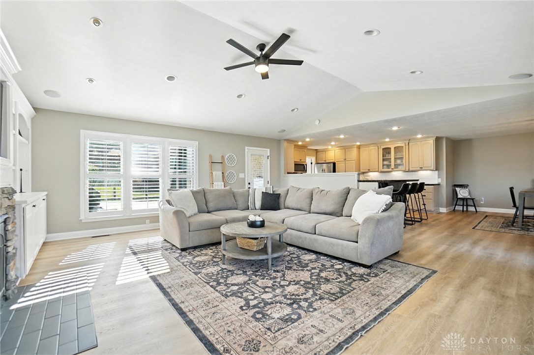 Oregonia, Ohio 45054, United States, 3 Bedrooms Bedrooms, ,3 BathroomsBathrooms,Residential,Pending,198360