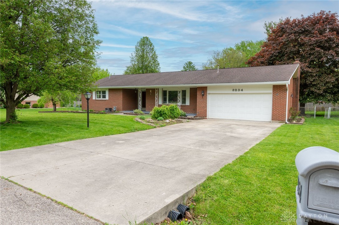 3234 Maplewood Dr, Beavercreek, Ohio image 2