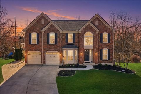 Photo of 118 Hounds Run, Loveland, OH 45140 (MLS # 953989)