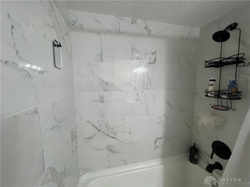 550 Gamewell Drive, Miamisburg, Ohio image 18