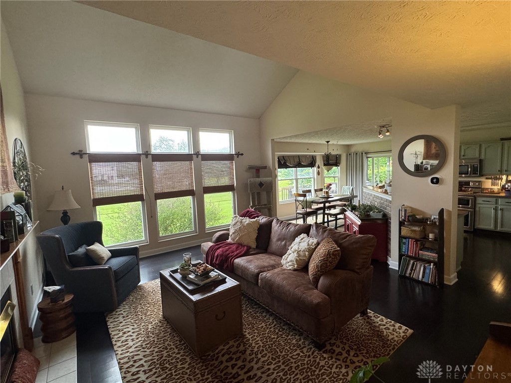 1061 Dapple Court, Fairborn, Ohio image 6