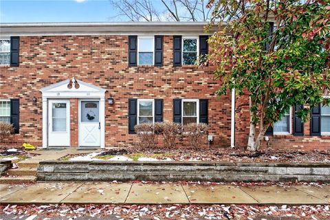 Photo of 11 Queens Court, West Chester, OH 45069 (MLS # 949599)