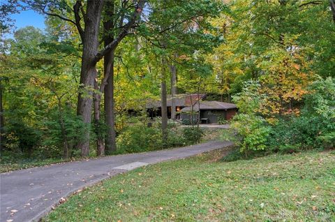 Photo of 440 N Broadmoor Boulevard, Springfield, OH 45504 (MLS # 946213)