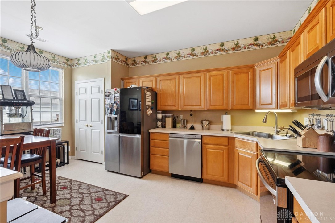 2684 Cedarbrook Way, Beavercreek, Ohio image 12
