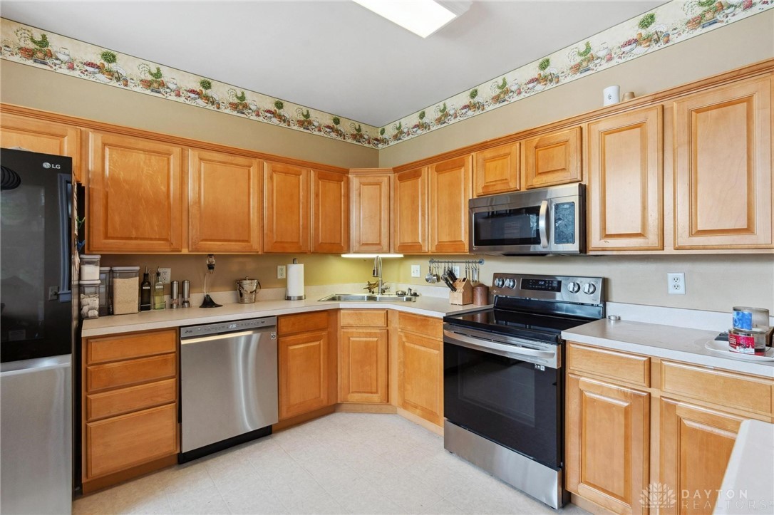 2684 Cedarbrook Way, Beavercreek, Ohio image 13