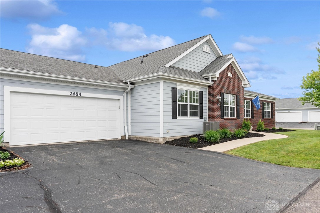 2684 Cedarbrook Way, Beavercreek, Ohio image 2