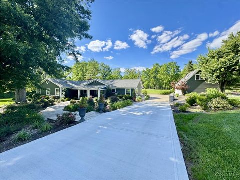 Photo of 5596 Greentree Road, Turtlecreek Twp, OH 45036 (MLS # 961773)