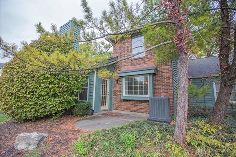 Tiny photo for 17 Westerly Lane, Centerville, OH 45458 (MLS # 946907)