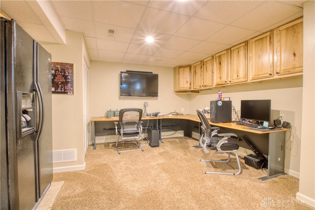 2466 Dewpoint Circle, Fairborn, Ohio image 23
