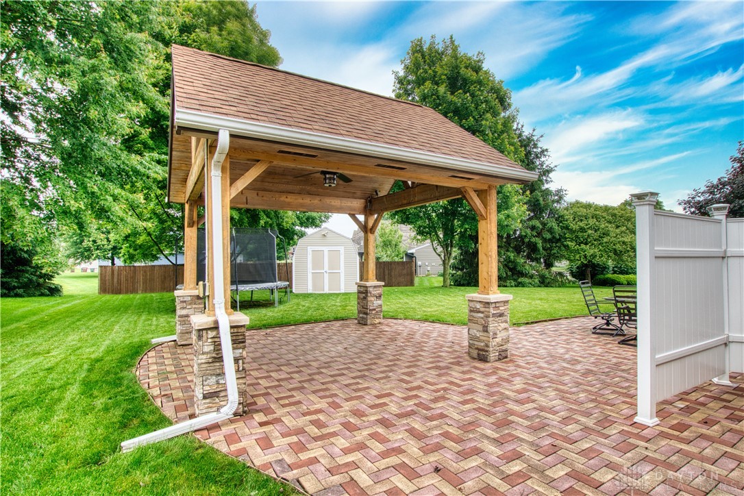 2466 Dewpoint Circle, Fairborn, Ohio image 27