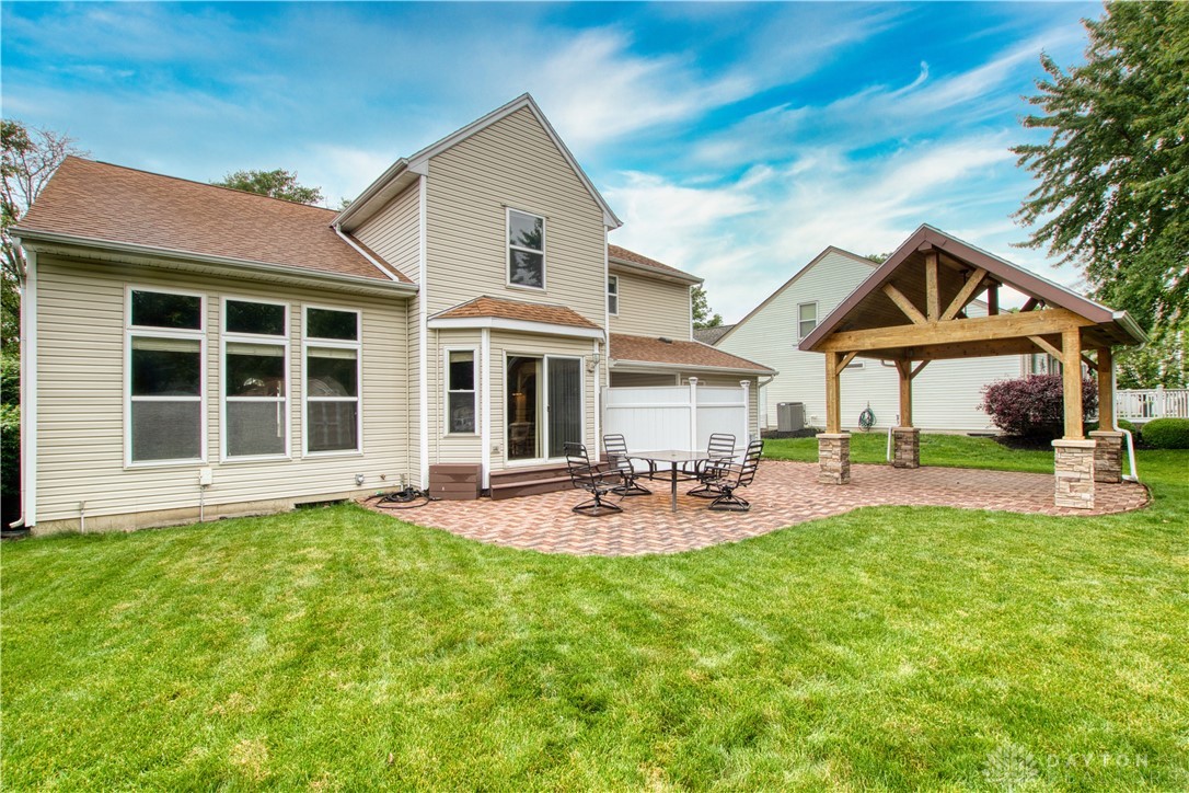 2466 Dewpoint Circle, Fairborn, Ohio image 25
