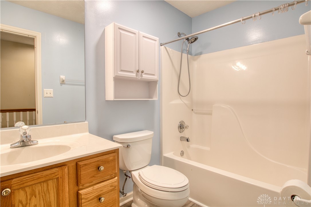 2466 Dewpoint Circle, Fairborn, Ohio image 19