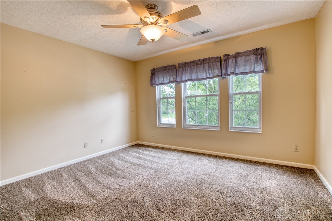 2466 Dewpoint Circle, Fairborn, Ohio image 17