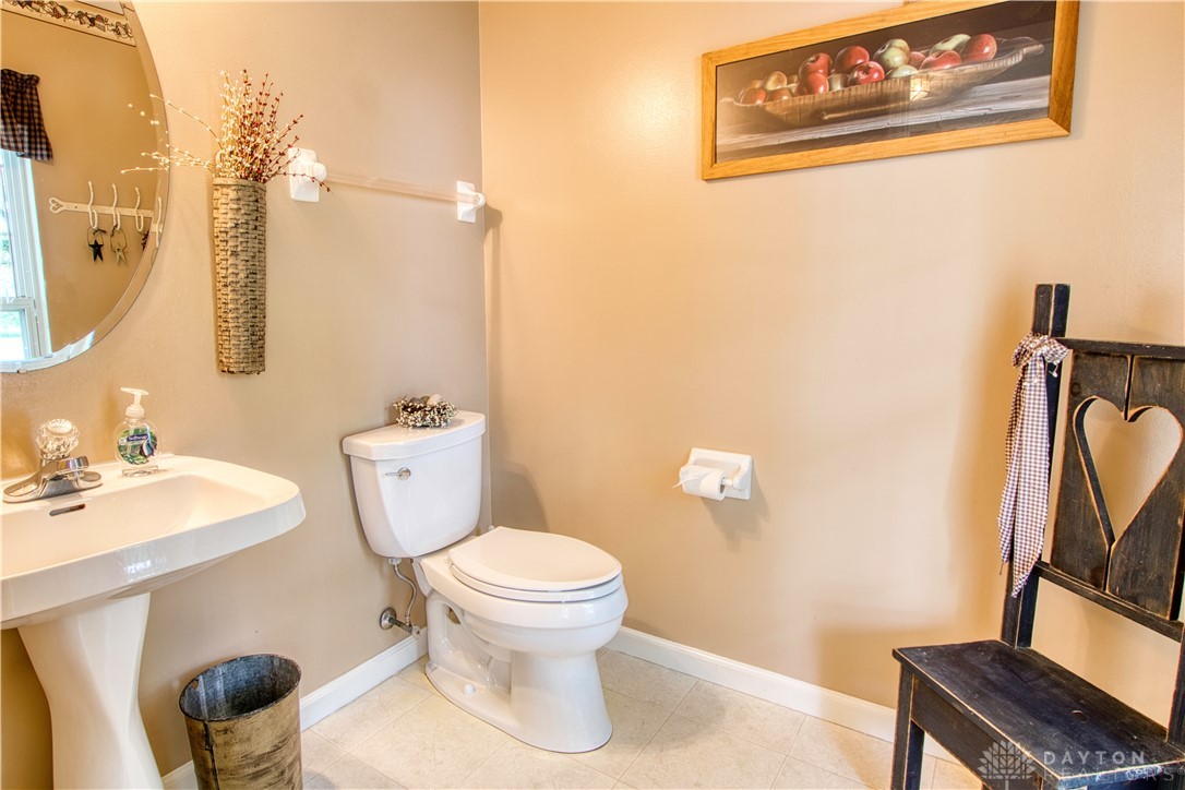 2466 Dewpoint Circle, Fairborn, Ohio image 6