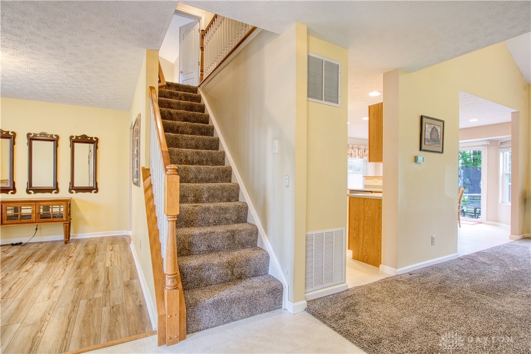 2466 Dewpoint Circle, Fairborn, Ohio image 3