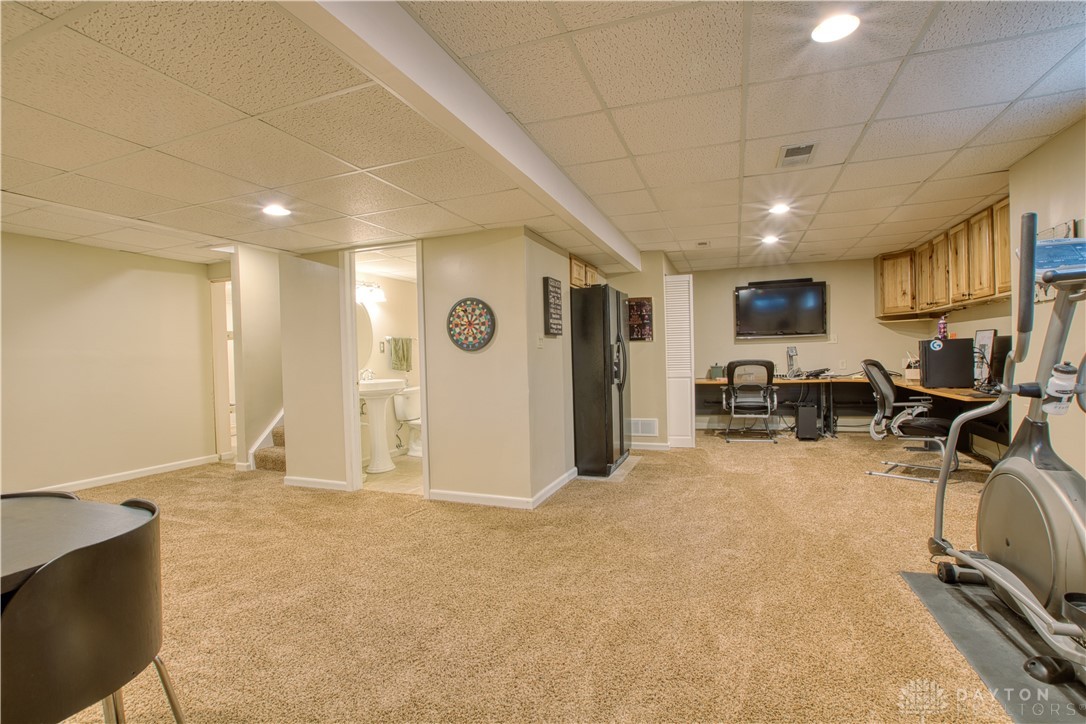 2466 Dewpoint Circle, Fairborn, Ohio image 22
