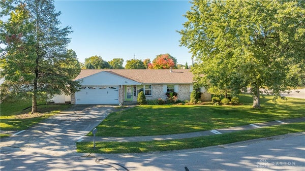 2 APACHE CT, TIPP CITY, OH 45371 - Image 56bd2c4a5d5792e4ec168549efa7e632/784645482