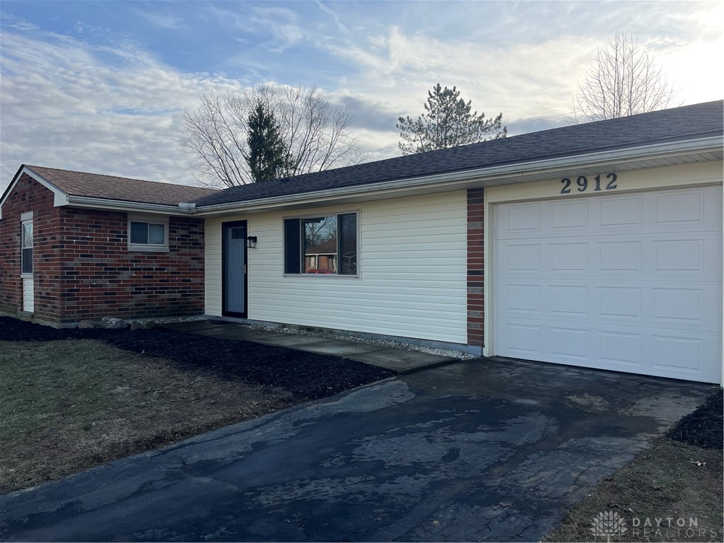 2912 Wyoming Drive, Xenia, Ohio image 2