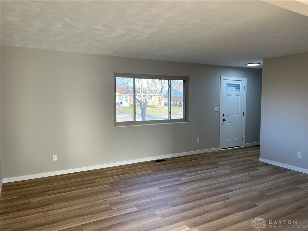 2912 Wyoming Drive, Xenia, Ohio image 5