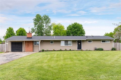 Photo of 4051 Rosehill Drive, Beavercreek, OH 45431 (MLS # 958388)