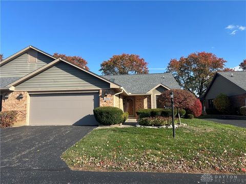 Photo of 3126 Lakeview Court #3126, Springfield, OH 45503 (MLS # 947535)