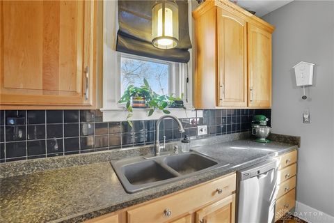 Tiny photo for 2002 N Fountain Boulevard, Springfield, OH 45504 (MLS # 945451)