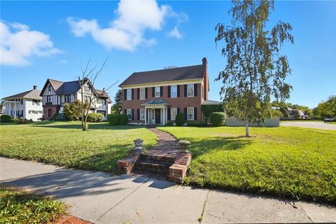 Tiny photo for 2002 N Fountain Boulevard, Springfield, OH 45504 (MLS # 945451)