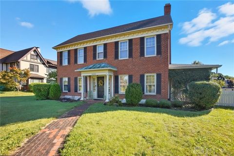Tiny photo for 2002 N Fountain Boulevard, Springfield, OH 45504 (MLS # 945451)