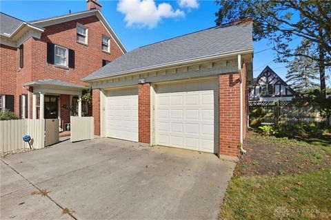 Tiny photo for 2002 N Fountain Boulevard, Springfield, OH 45504 (MLS # 945451)