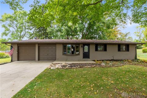 Photo of 3930 Beechwood Drive, Bellbrook, OH 45305 (MLS # 945229)