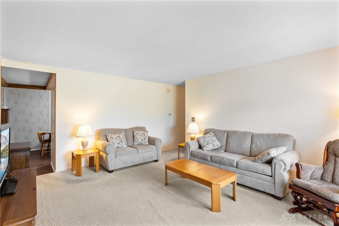 379 Chatham Drive, Fairborn, Ohio image 4