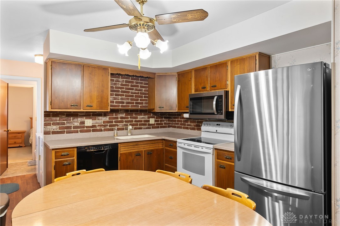 379 Chatham Drive, Fairborn, Ohio image 11