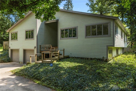 Photo of 303 E Whipp Road, Washington Twp, OH 45459 (MLS # 965898)