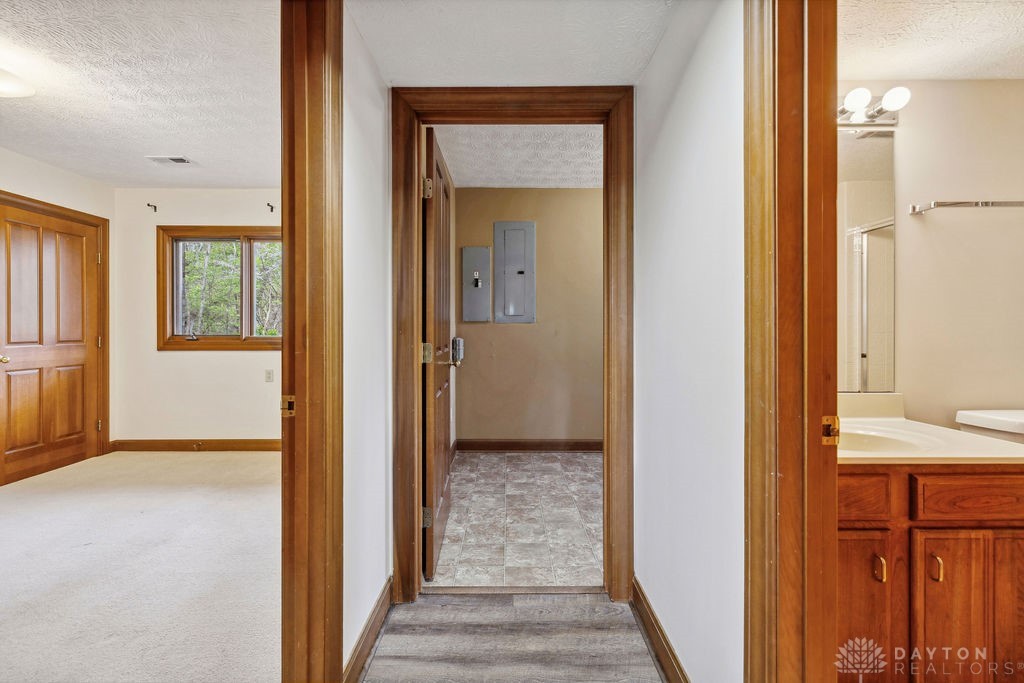 6831 Timberlands Drive, Dayton, Ohio image 37