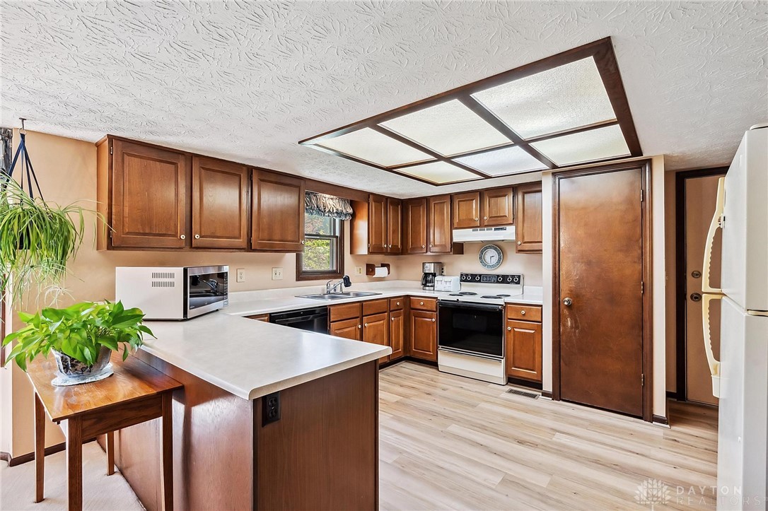 4077 Glenberry Circle, Bellbrook, Ohio image 16