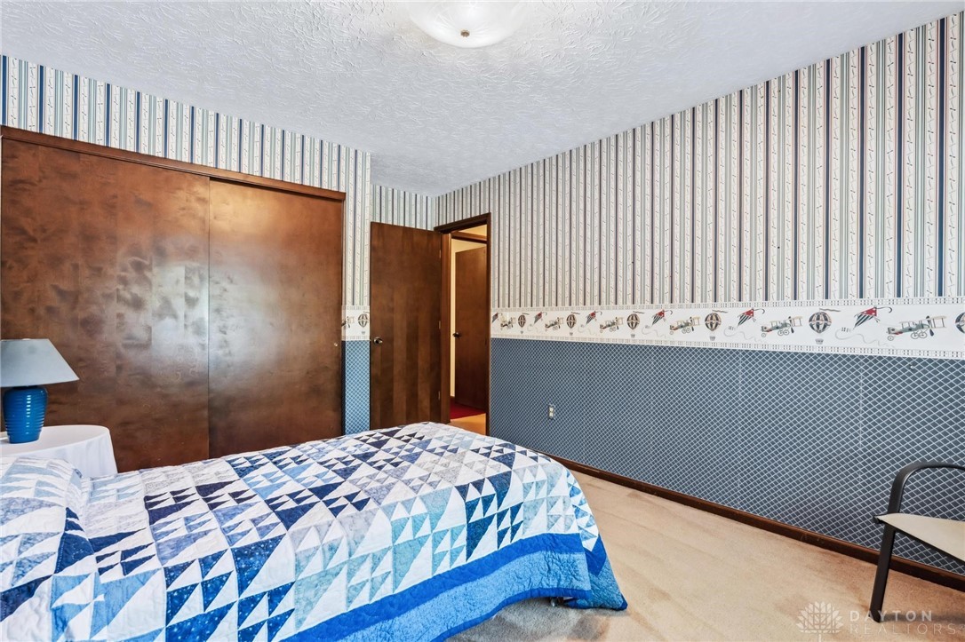 4077 Glenberry Circle, Bellbrook, Ohio image 28