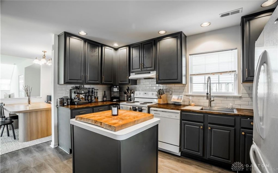 Dayton, Ohio 45402, United States, 3 Bedrooms Bedrooms, ,3 BathroomsBathrooms,Residential,Active,225364