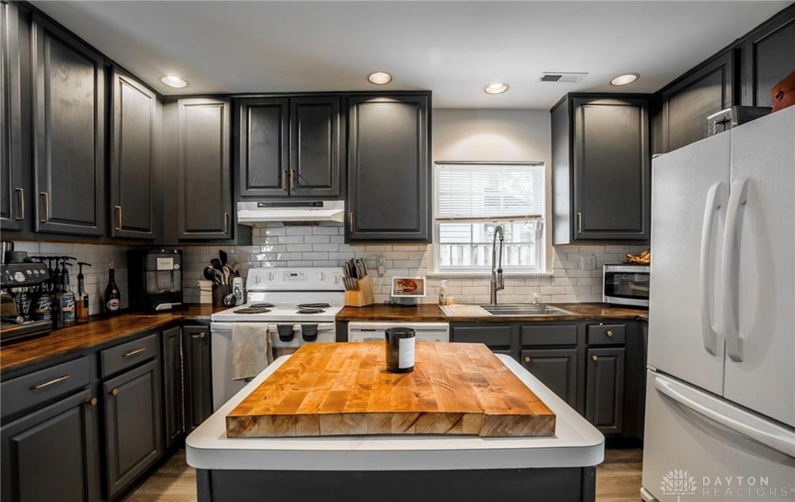 Dayton, Ohio 45402, United States, 3 Bedrooms Bedrooms, ,3 BathroomsBathrooms,Residential,Active,225364