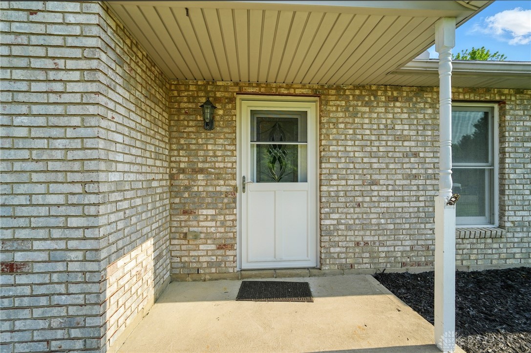 865 Copperfield Lane, Tipp City, Ohio image 4