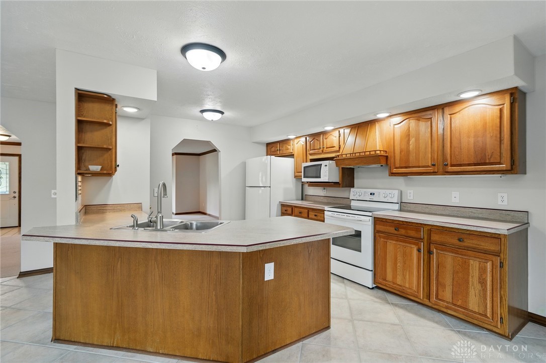 865 Copperfield Lane, Tipp City, Ohio image 10