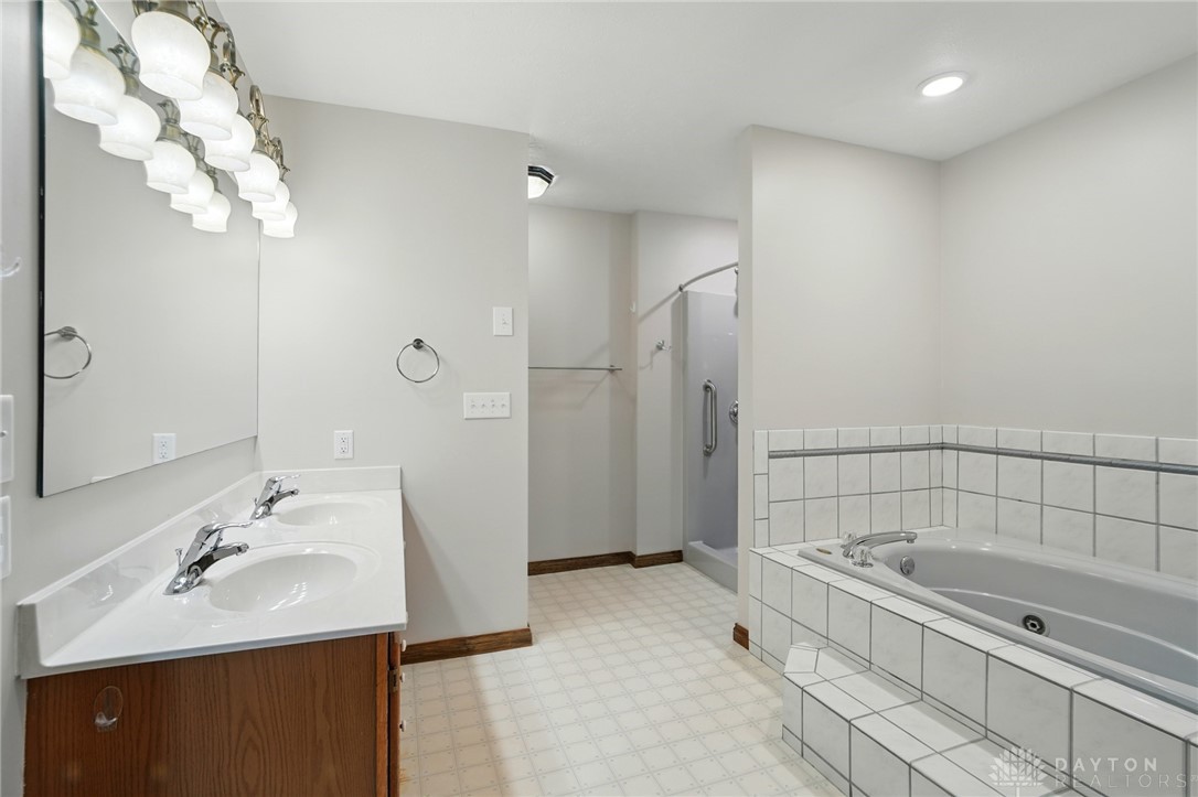 865 Copperfield Lane, Tipp City, Ohio image 27
