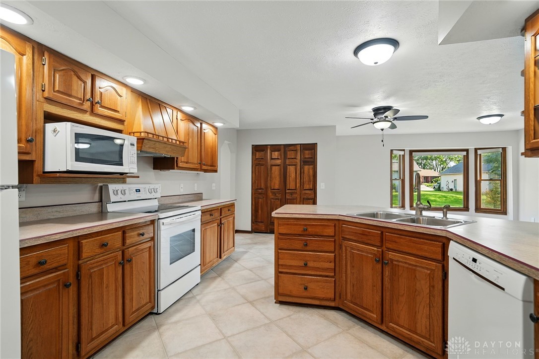 865 Copperfield Lane, Tipp City, Ohio image 11