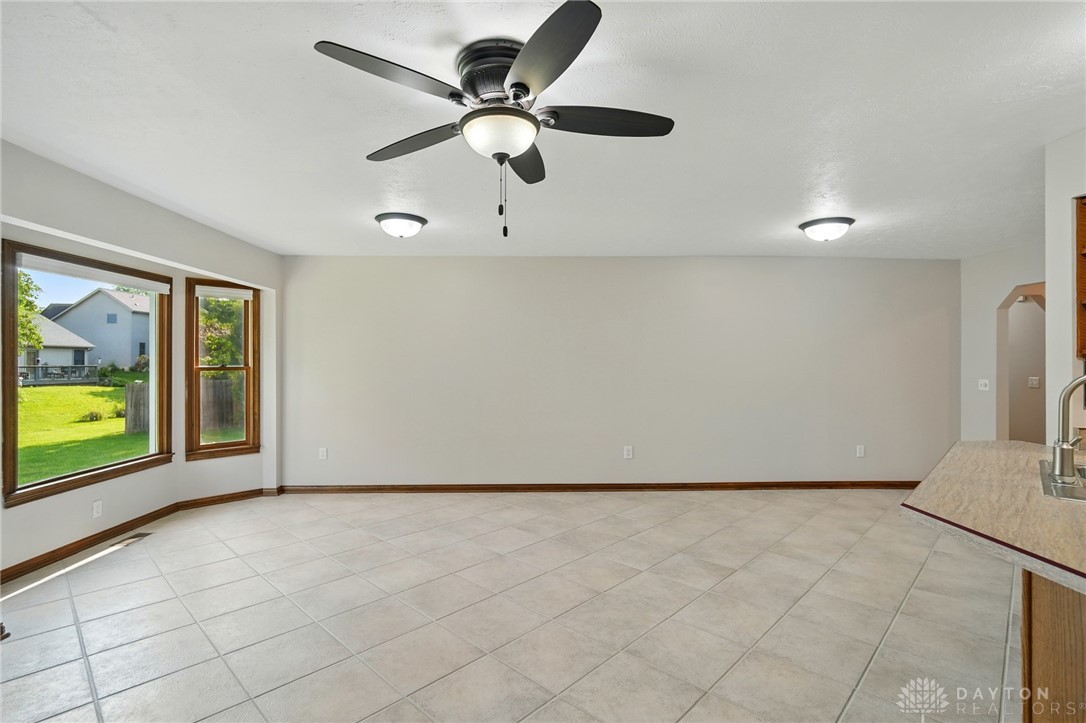865 Copperfield Lane, Tipp City, Ohio image 18