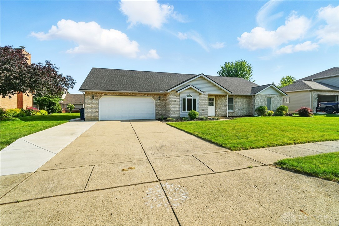 865 Copperfield Lane, Tipp City, Ohio image 3