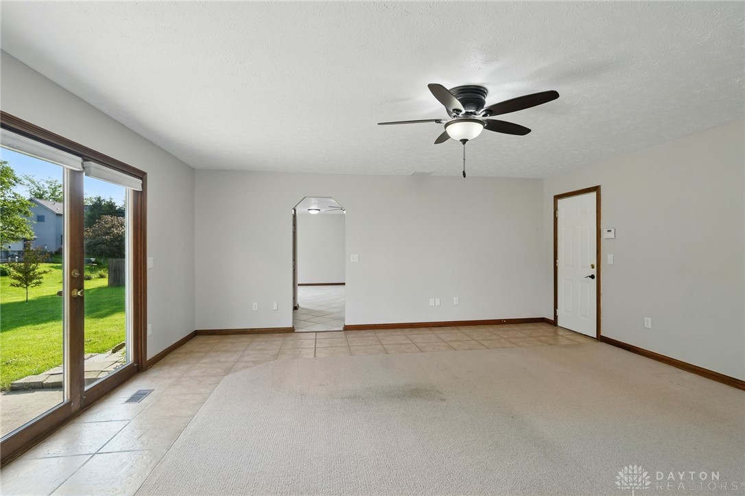 865 Copperfield Lane, Tipp City, Ohio image 22